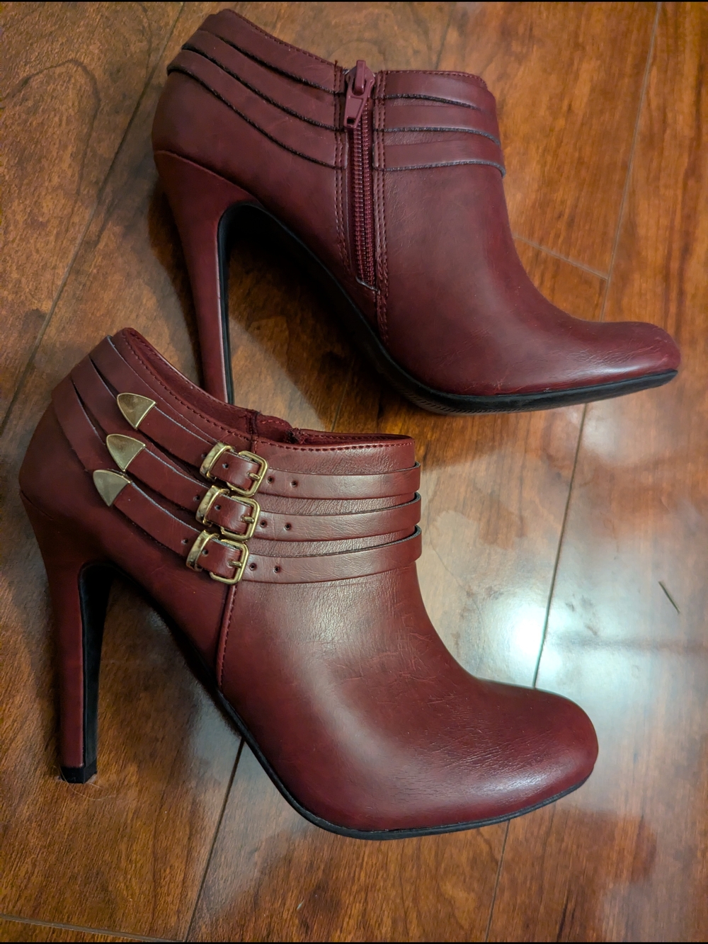 Fioni Burgundy Stilletto Ankle Booties